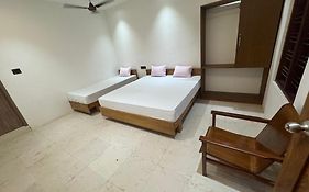 Saj Rest' Inn